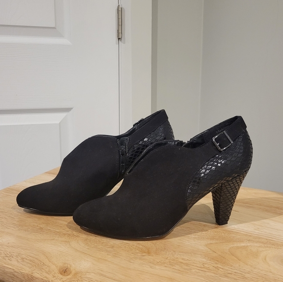 Black shoes - Picture 2 of 9